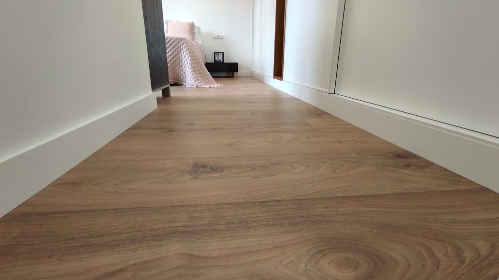 Parquet de madera, suelo laminado, vinílico y tarima exterior en Tarragona