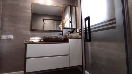 Muebles de baño a medida diseñados e instalados por IRISAL en Tarragona